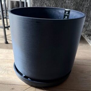 Navy Planter Pot with Saucer